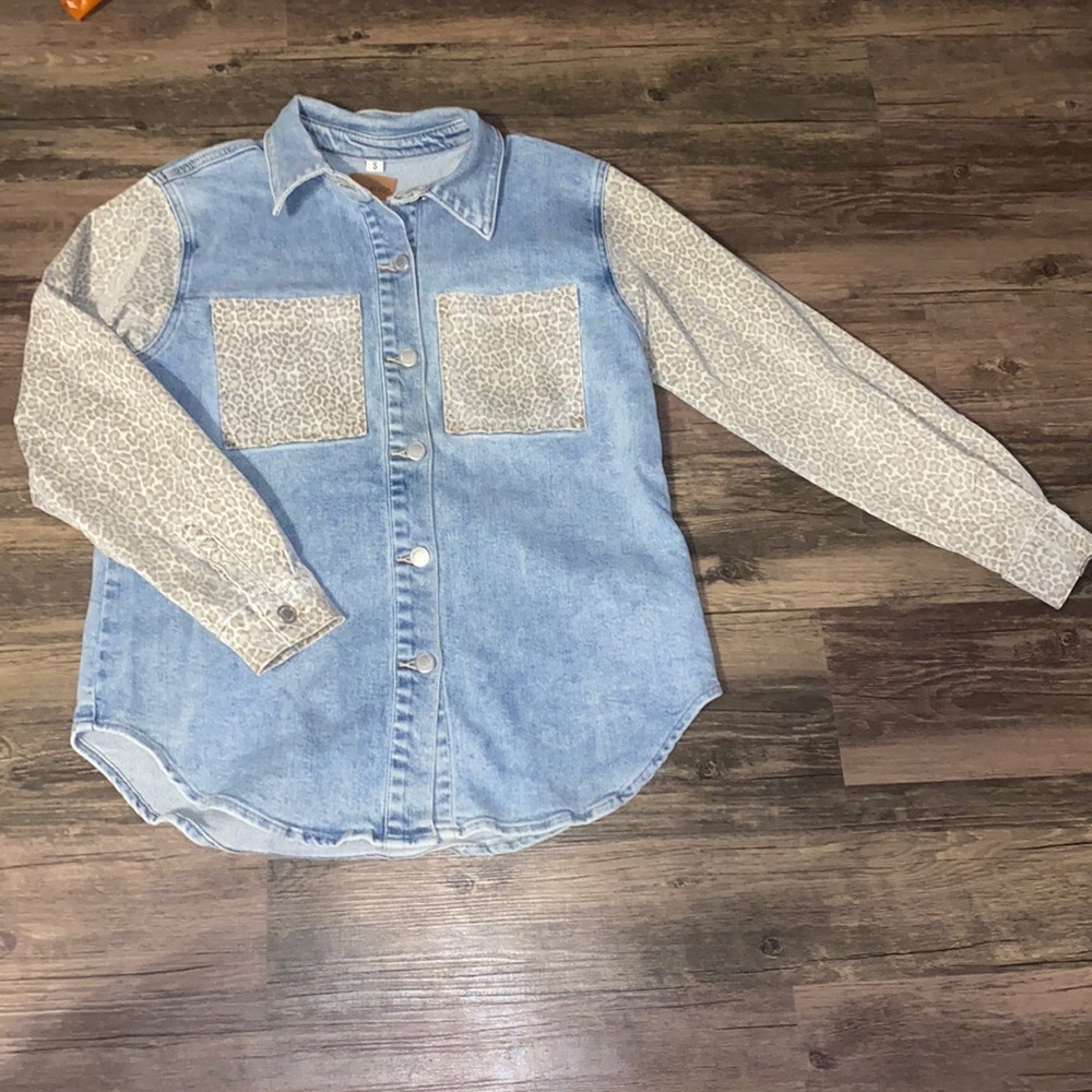 Judy Blue Play Day Shacket leopard prints women’s size Small